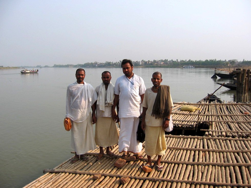  gaura mandal parikrama. 2004.03.16